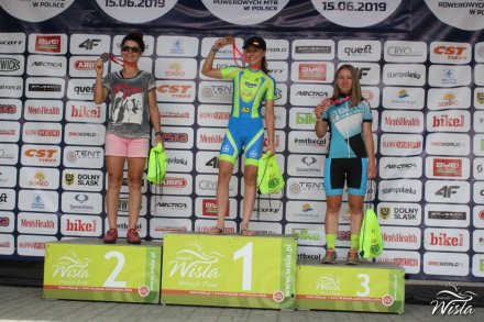 Wiślanka Aleksandra Andrzejewska na 2. miejscu na podium wśród kobiet na dystansie MEGA